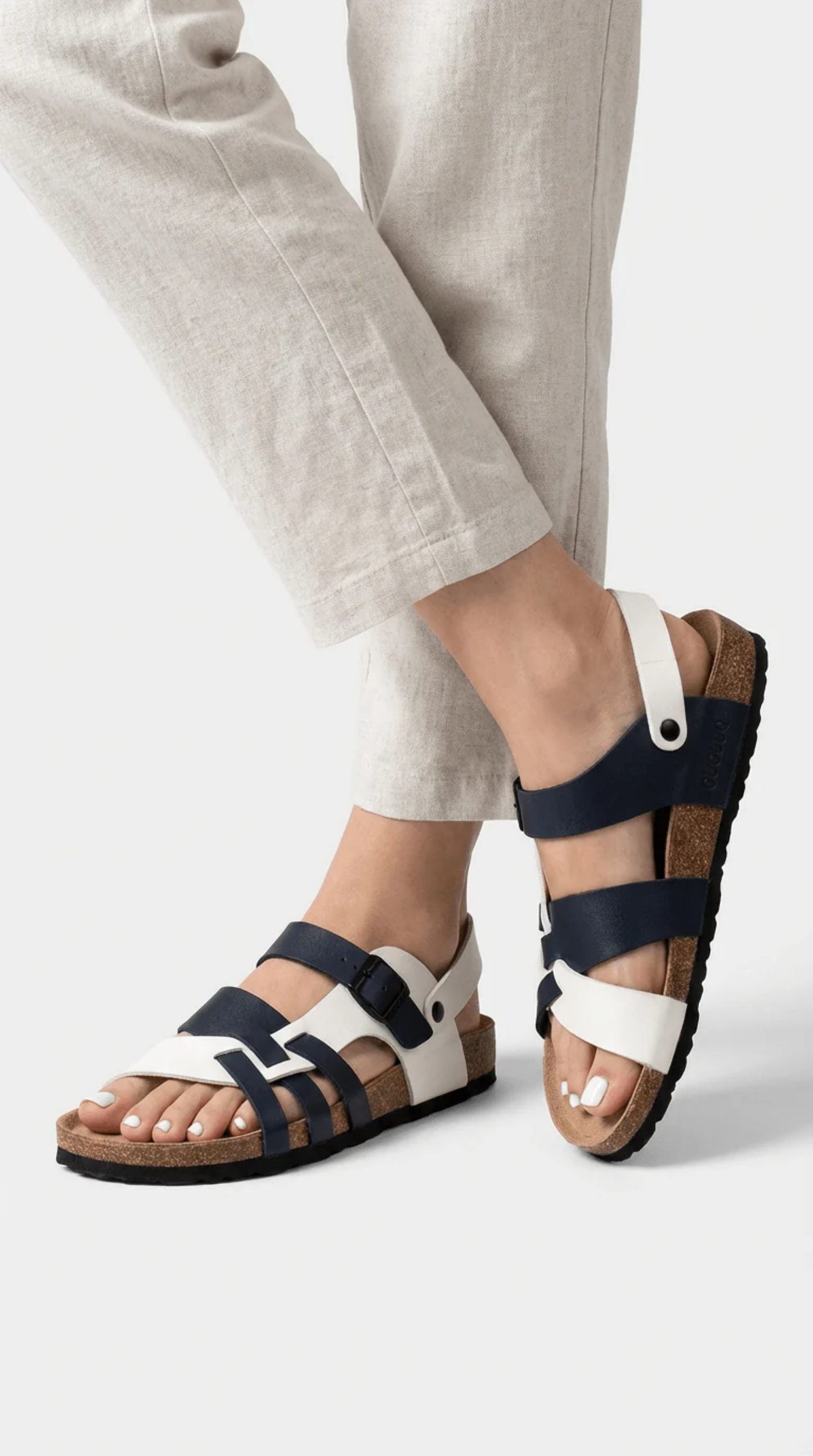 Women's ergonomic sandal with multiple straps