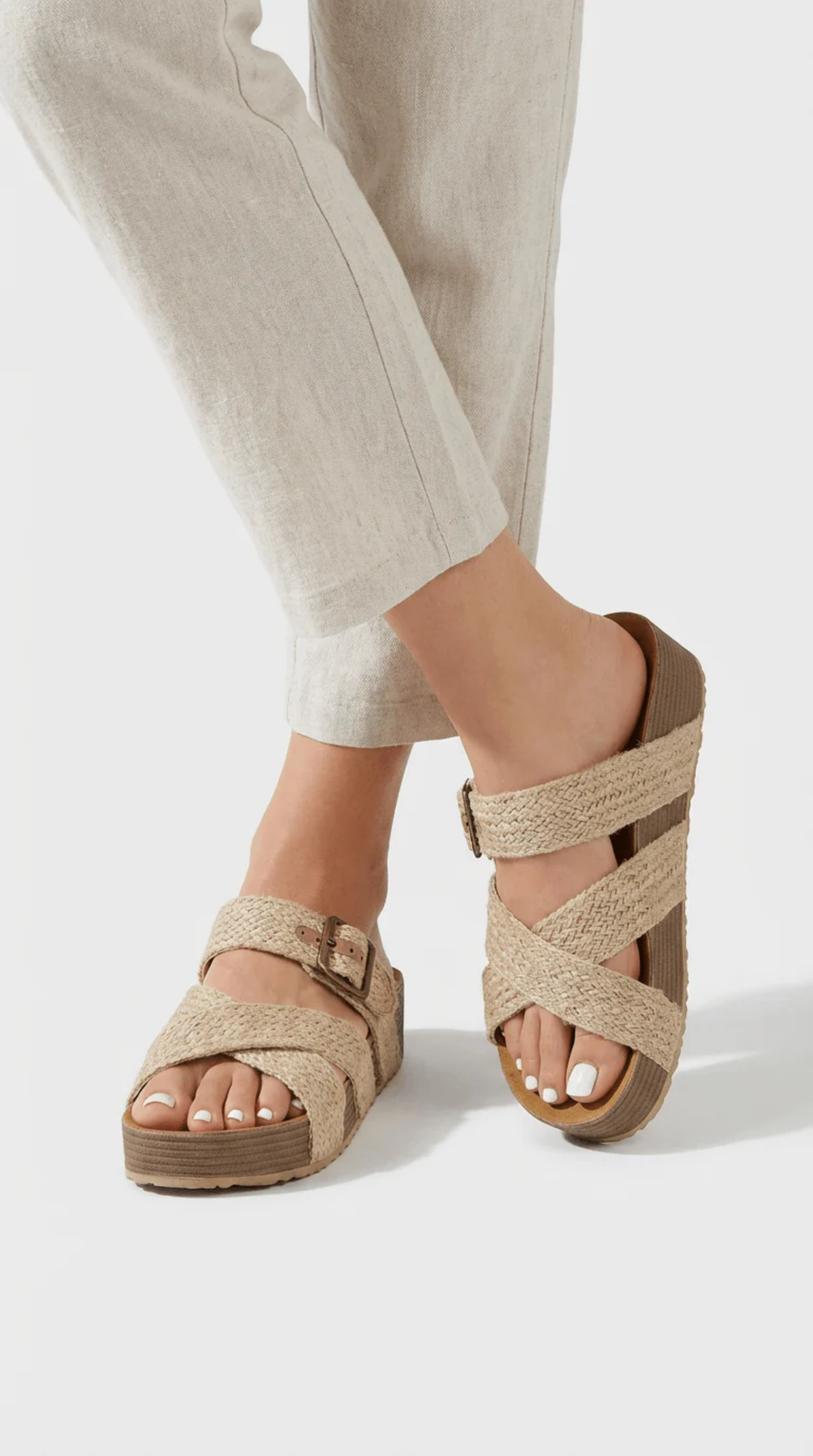 Women’s platform sandal with crossed straps