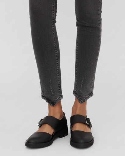 Mary Jane shoes with buckle and Derby-style notched sole