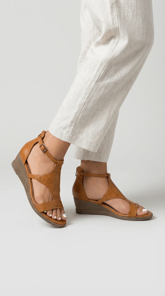 Women’s wedge sandal with straps