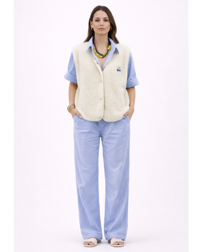 Women’s textured sleeveless vest with snap buttons and side pockets, modern straight cut