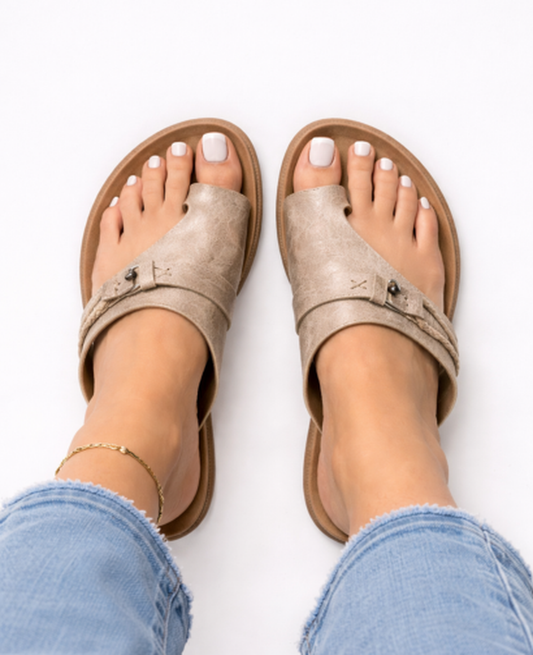 Wide-Strap Flat Sandals Women – Buckle Detail & Minimalist Design, Summer Casual Elegant